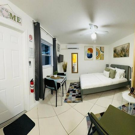 Studio With Terrace Near Hard Rock-Patio Hollywood Bagian luar foto