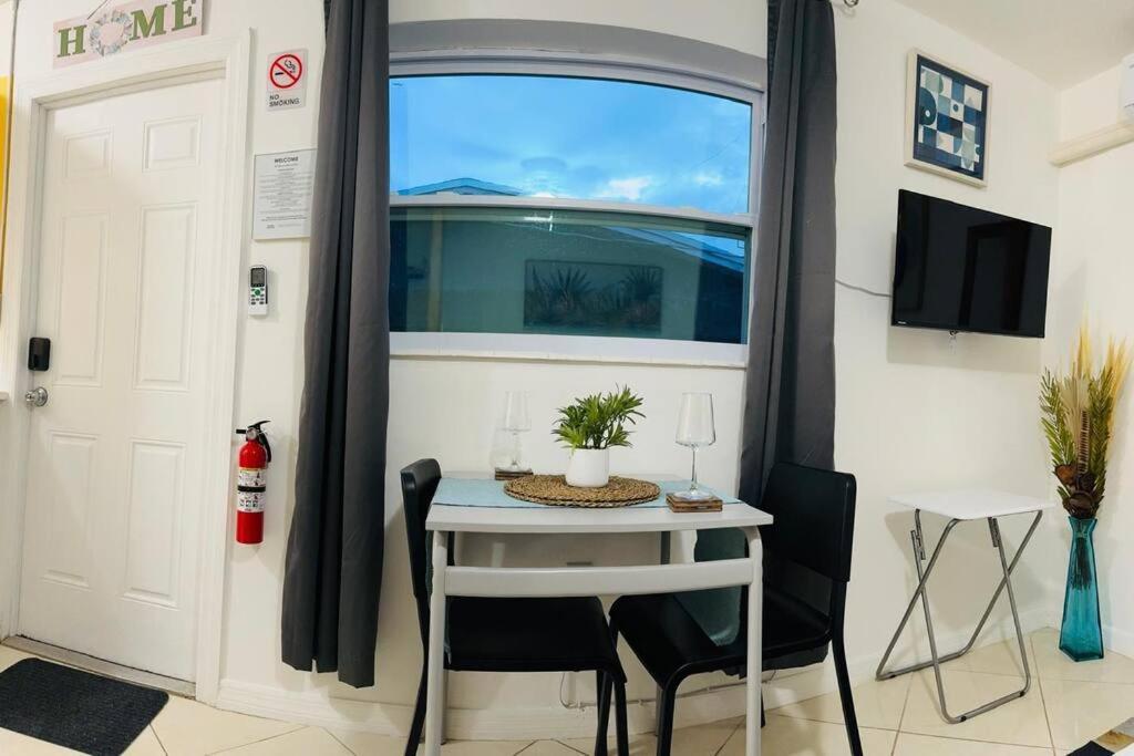 Studio With Terrace Near Hard Rock-Patio Hollywood Bagian luar foto